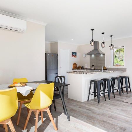 Modern Beach Break - Waihi Beach Holiday Home Bagian luar foto