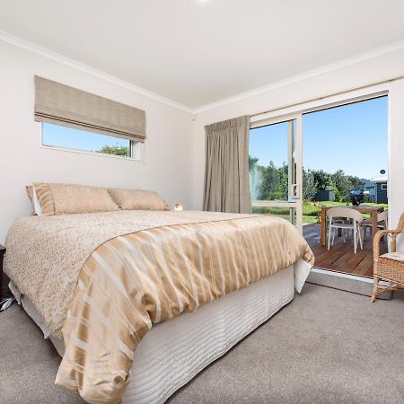 Modern Beach Break - Waihi Beach Holiday Home Bagian luar foto