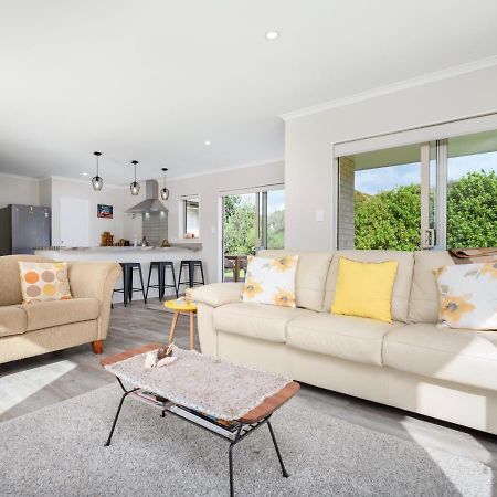 Modern Beach Break - Waihi Beach Holiday Home Bagian luar foto
