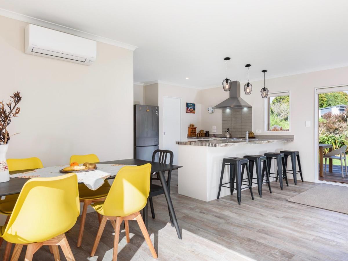 Modern Beach Break - Waihi Beach Holiday Home Bagian luar foto