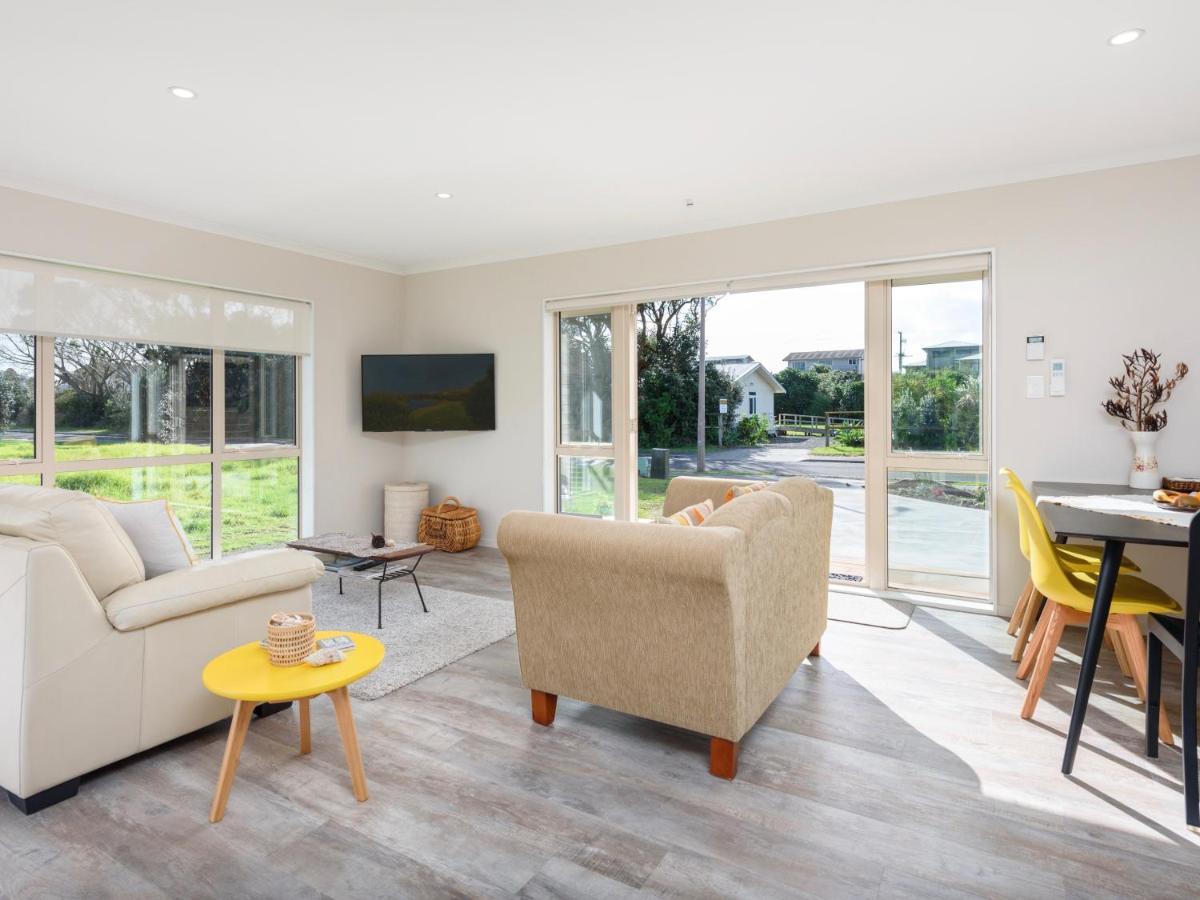Modern Beach Break - Waihi Beach Holiday Home Bagian luar foto