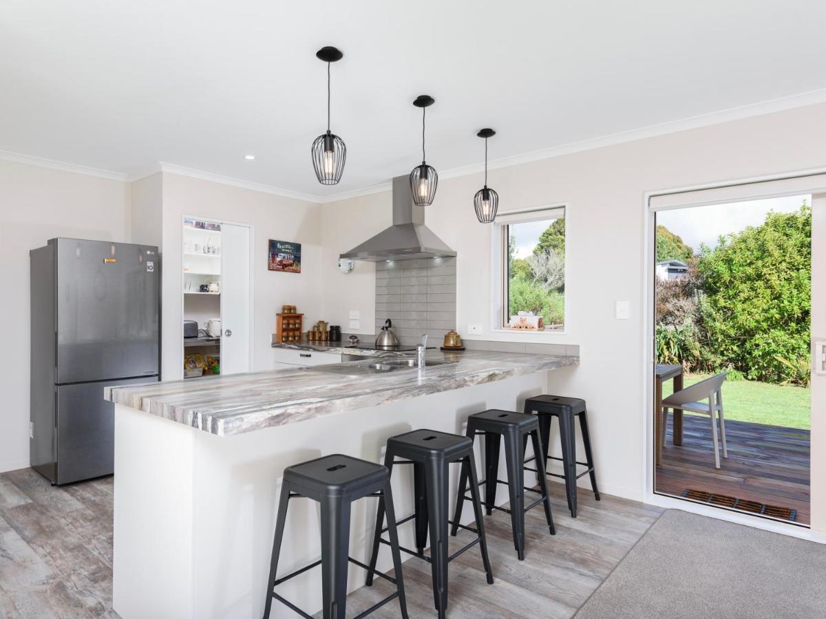 Modern Beach Break - Waihi Beach Holiday Home Bagian luar foto