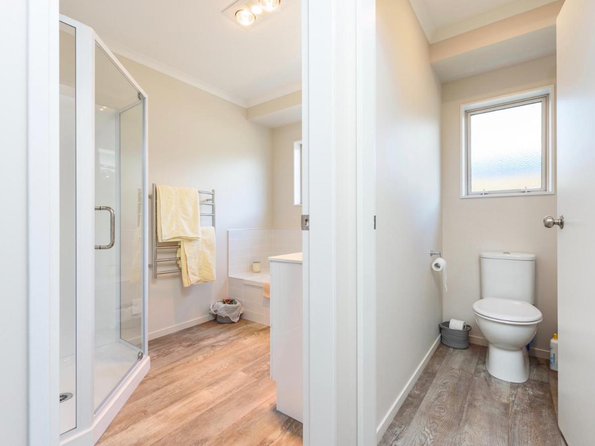 Modern Beach Break - Waihi Beach Holiday Home Bagian luar foto